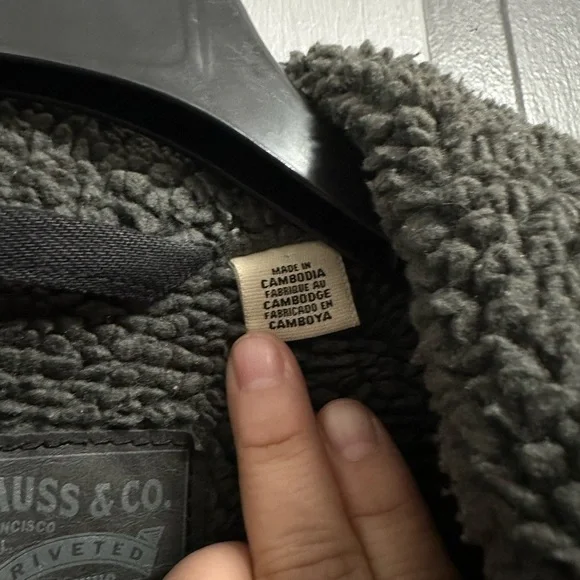 Levi's Men's Black Sherpa-Lined Jacket - Picture 7 of 10